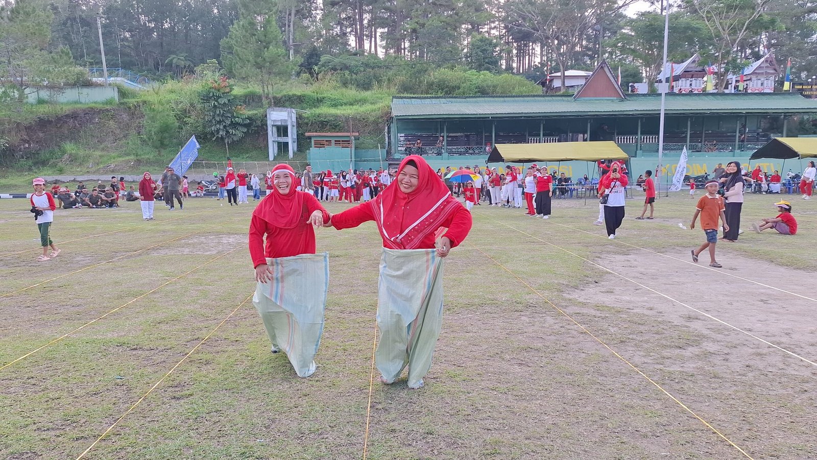 Semangat 45 Terpancar Di Wajah Anak Anak Saat Perlombaan Dalam Rangka HUT RI Ke - 80