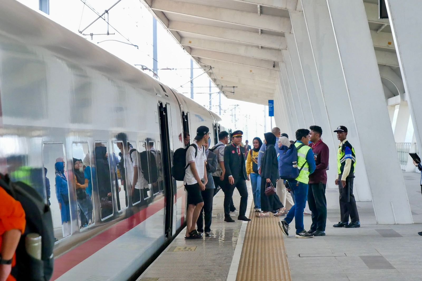 43% Penumpang Internasional Whoosh dari Malaysia, Jumlah Penumpang Meningkat Ratusan per Hari Awal September