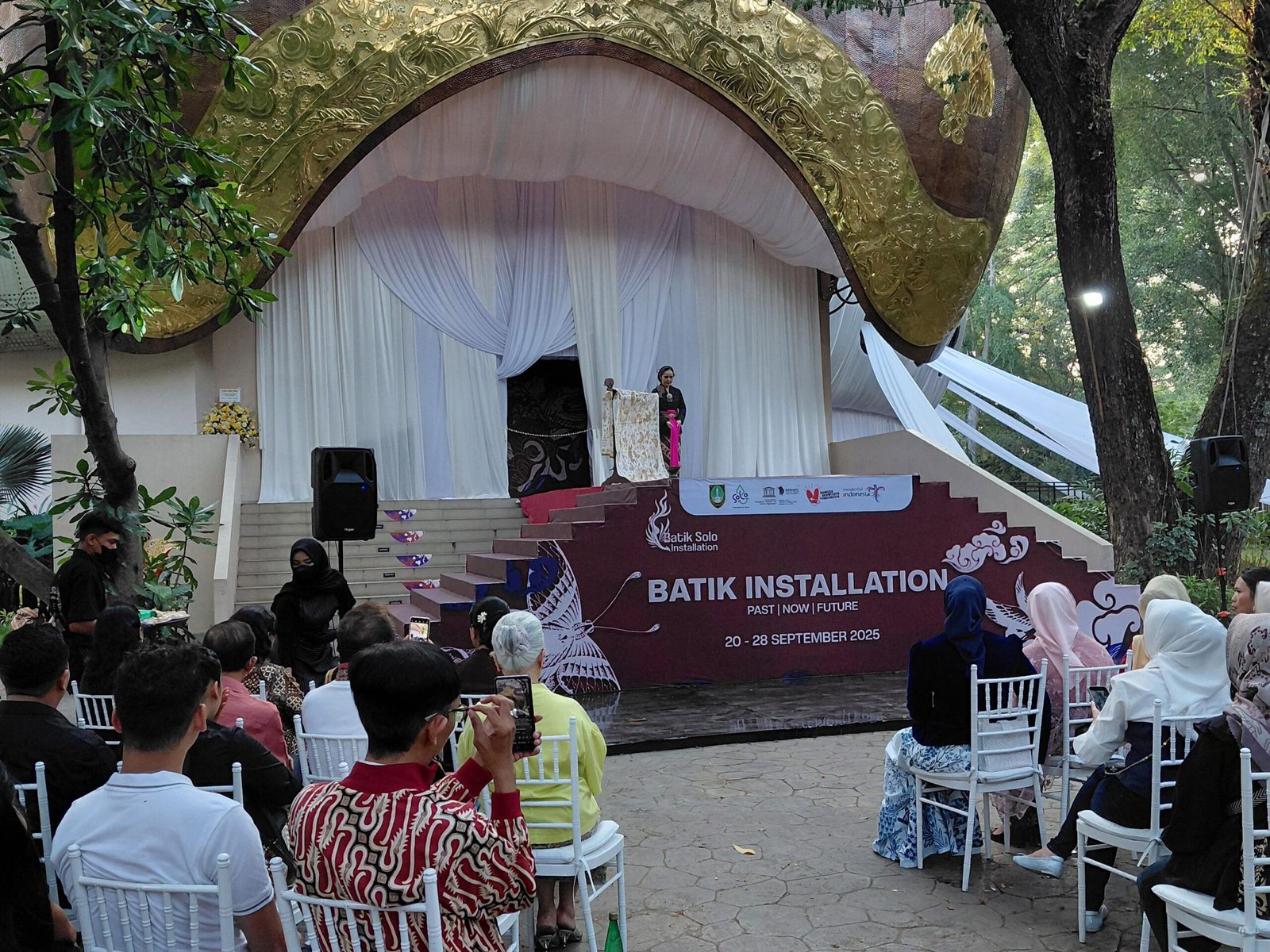 Ketua PIPAS Rutan Surakarta Meriahkan Pembukaan Pameran Batik Installation
