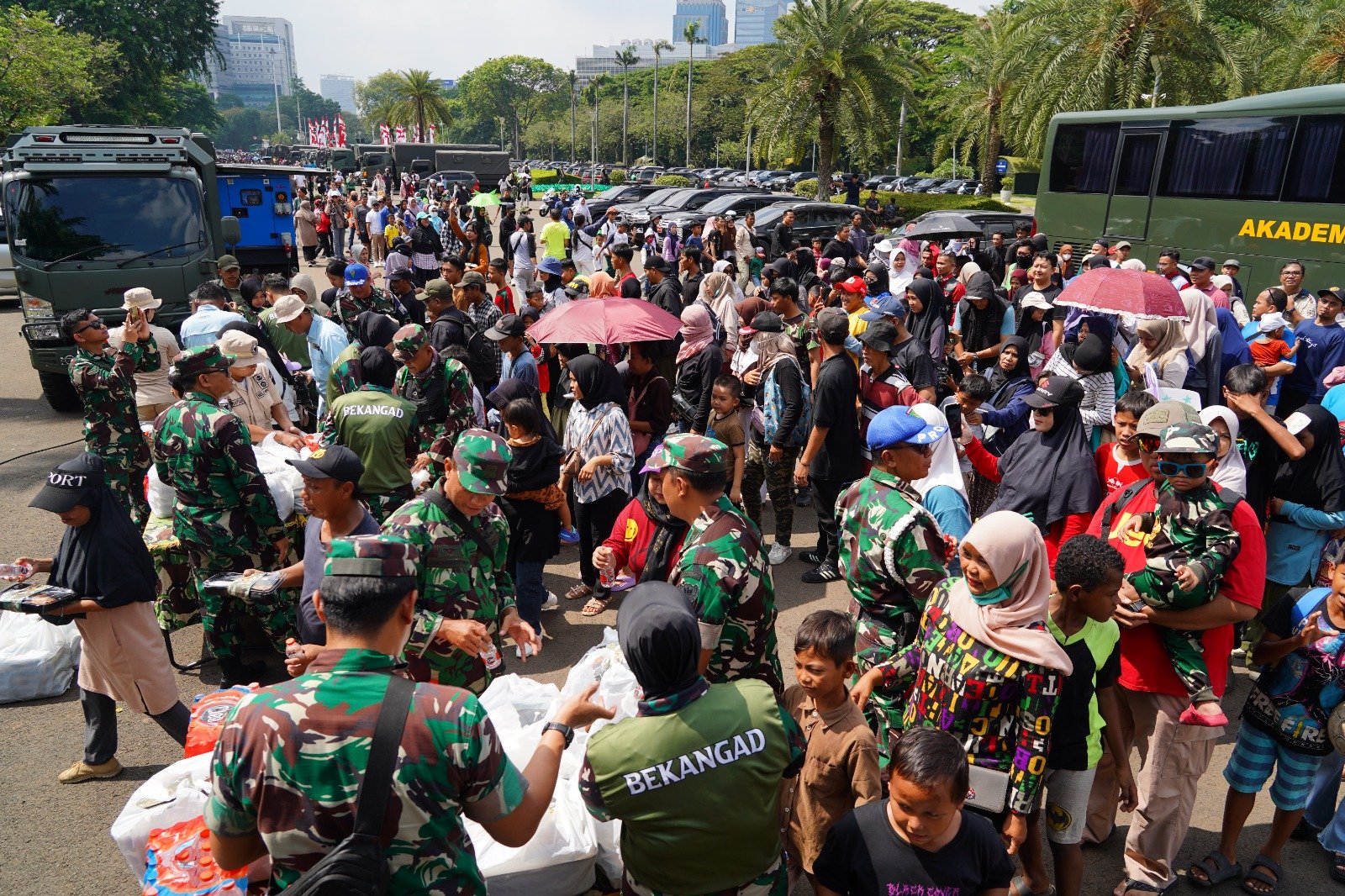 TNI AD Fair 2025: Dua Hari Penuh Kebersamaan Prajurit dan Rakyat di Monas