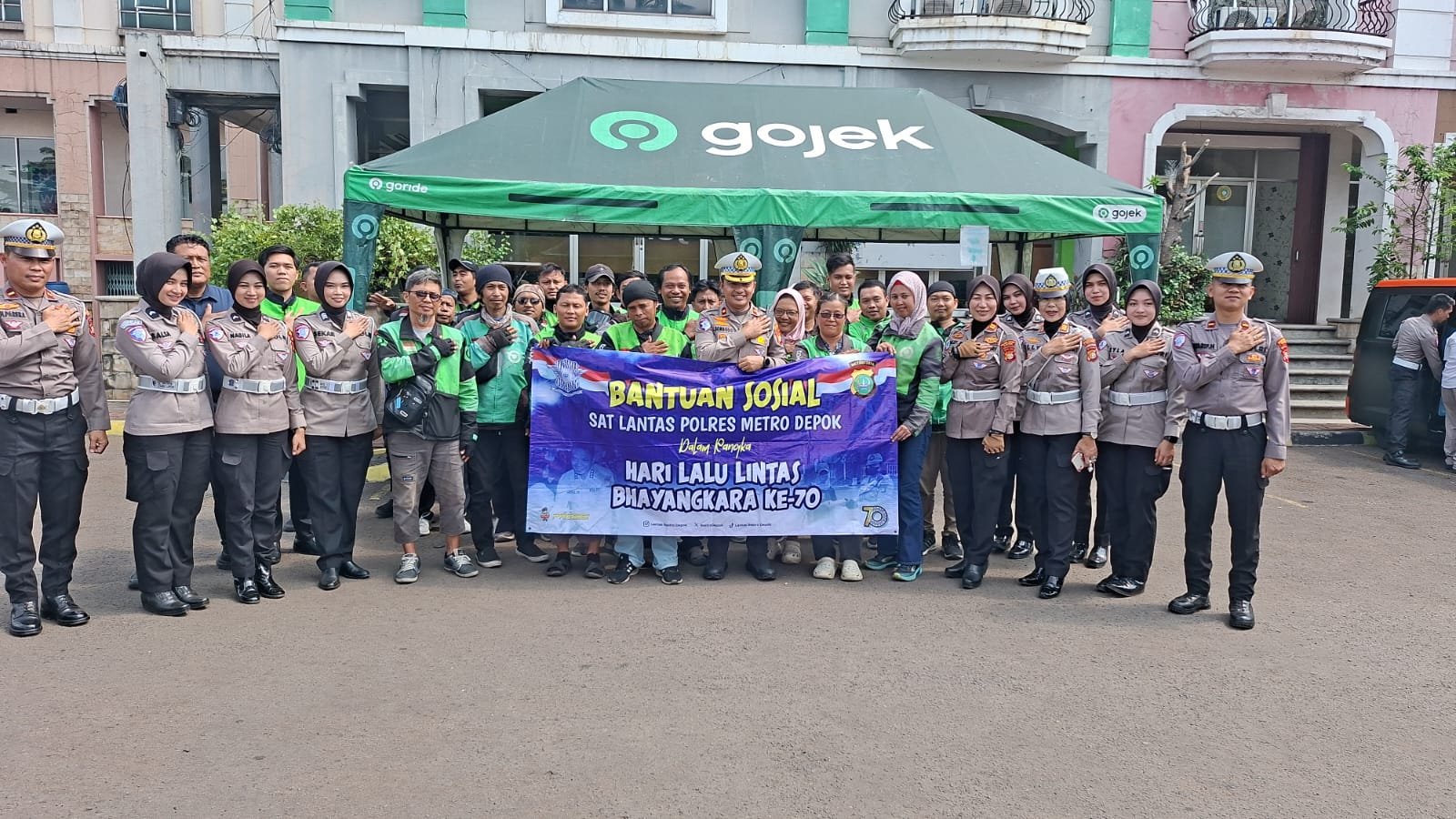 Polantas Polres Depok Bakti Sosial