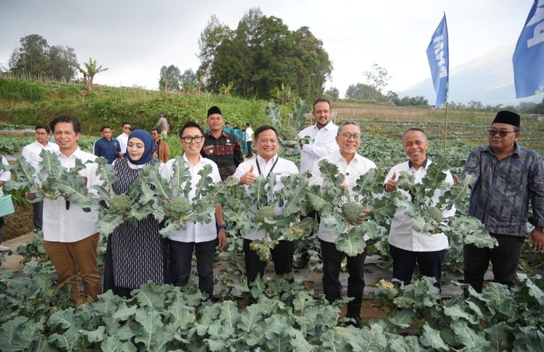 Menko Pangan RI Panen Brokoli hingga Ayam Petelur di Rumah Pangan PNM