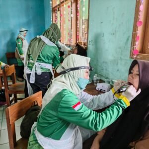 Dokter Gigi Bakti Sosial FDGIP di Cigedug Garut Layani 234 Santri