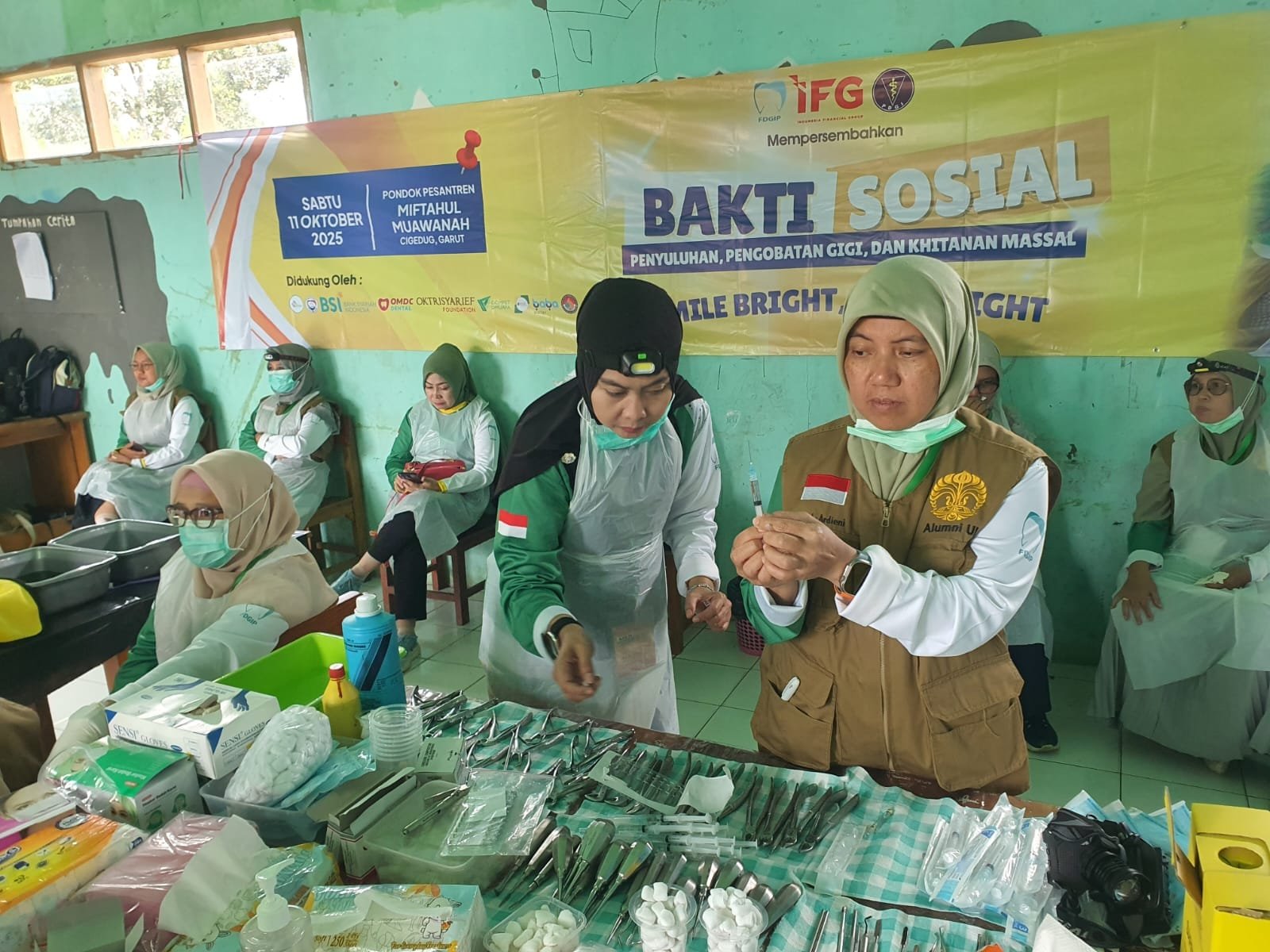 Gandeng IFG, Puluhan Dokter Gigi Bakti Sosial di Ponpes Miftahul Muawanah Cigedug