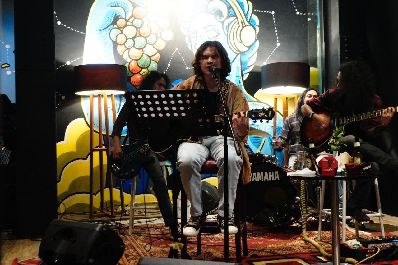 Dul Jaelani Tutup Malam Rockafella’s Vol.15 dengan Aksi Nirvana Set yang Memukau