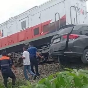 WhatsApp Image 2025-10-25 at 09.37.25 Kereta Api Sribillah Seret Mobillio di Perlintasan Tanpa Palang,Satu dari Tiga Korban Meninggal