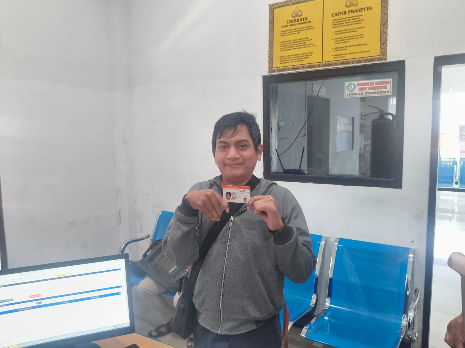 Jati Seorang Difabel "Ngurus Sim di Satlantas Polres Bondowoso Mudah dan Cepat"