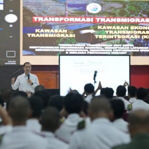 WhatsApp Image 2025-10-28 at 15.35.29 Transmigrasi Jadi Strategi Bangun Ketahanan Nasional, Mentrans Sampaikan Kuliah Umum di Universitas Pertahanan