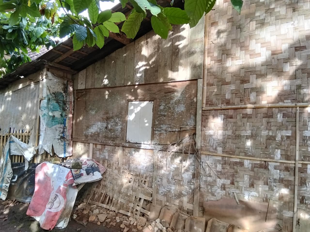 Miris, Rumah Warga Banjarsari–Sinarbanten Terancam Roboh Tak Kunjung Dibantu