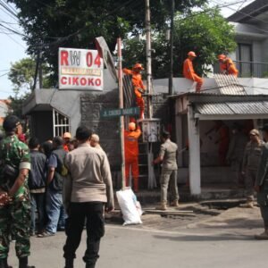 WhatsApp Image 2025-11-24 at 19.57.05 Lurah Cikoko Klarifikasi Soal penataan dan pembongkaran Pos Keamanan