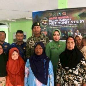 Letkol Inf Ugroseno Bersama Ketua Persit Berbagi Pada Sesama Disekitar Mayon