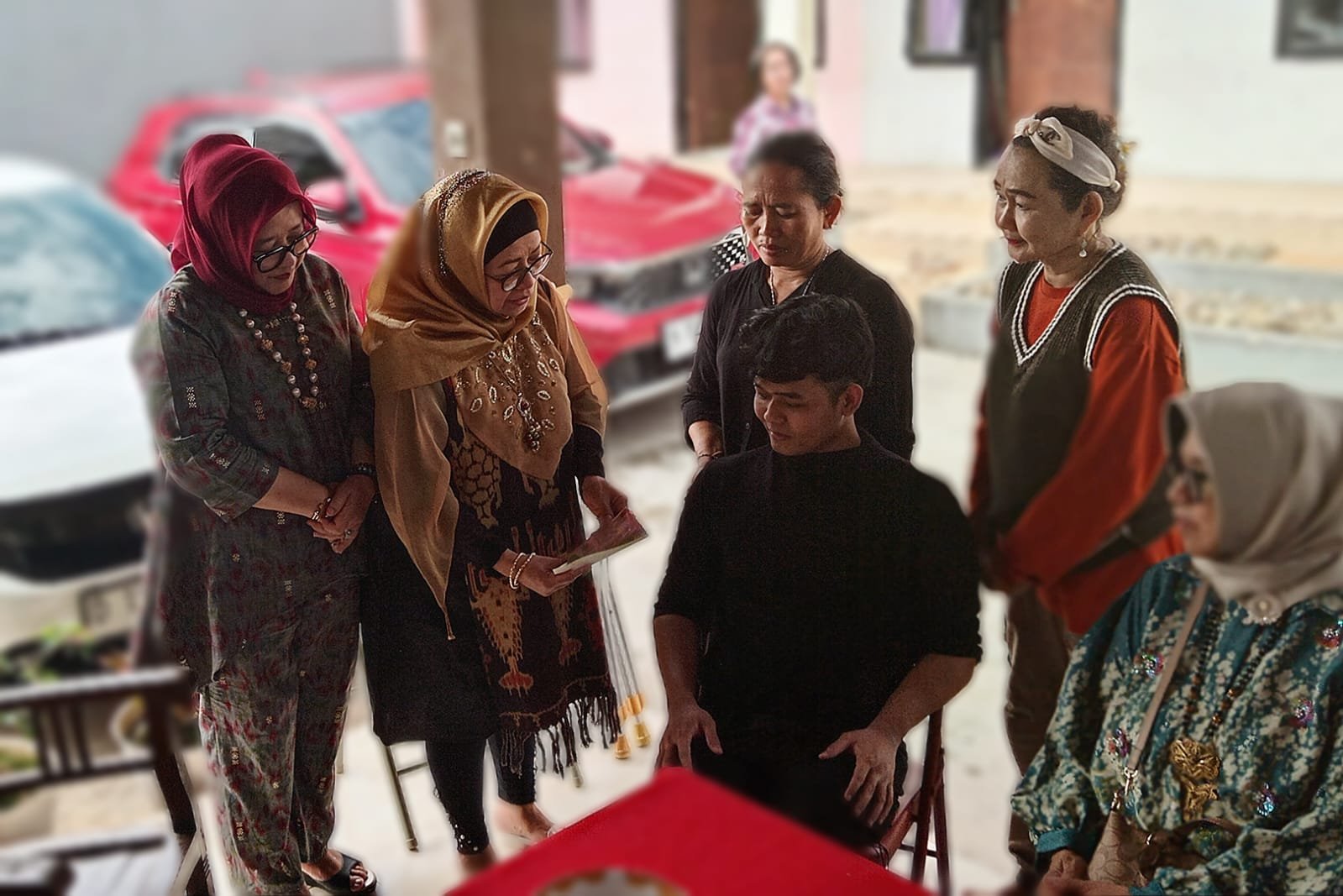 Srikandi TP Sriwijaya Galang Dana Beli Sepatu AFO untuk Riziq, Pemuda Lampung Bertulang Rapuh