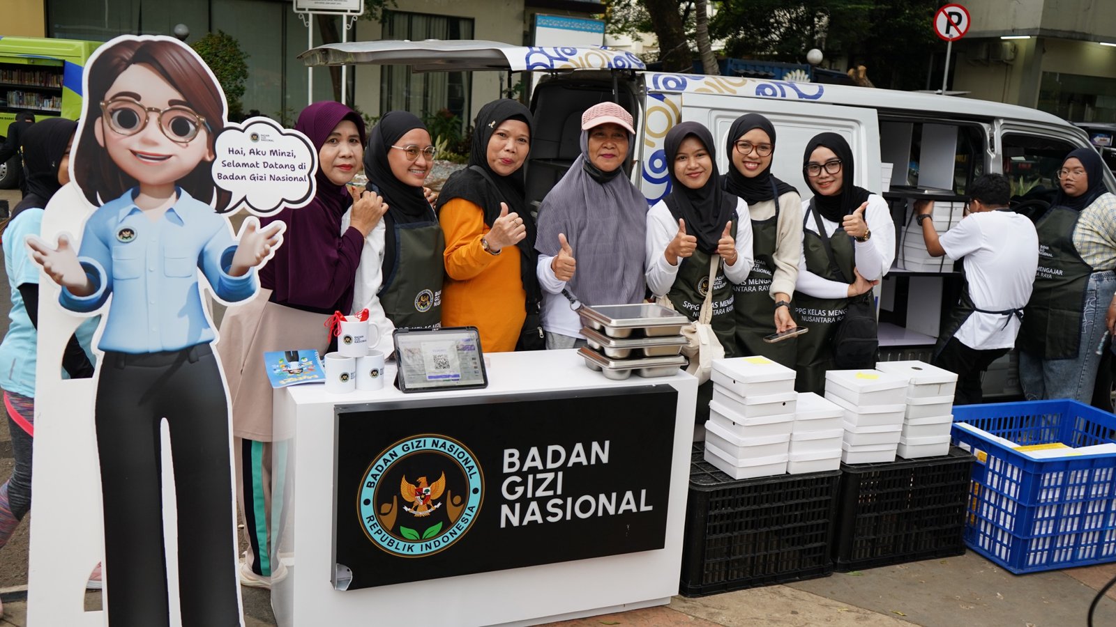 Warga Antusias Cicipi Menu MBG Saat di Car Free Day Margonda