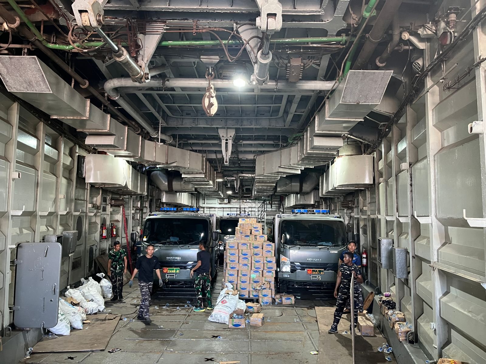 All Out! TNI AD Banjiri Aceh dengan Pasukan dan Alat Berat Penakluk Bencana