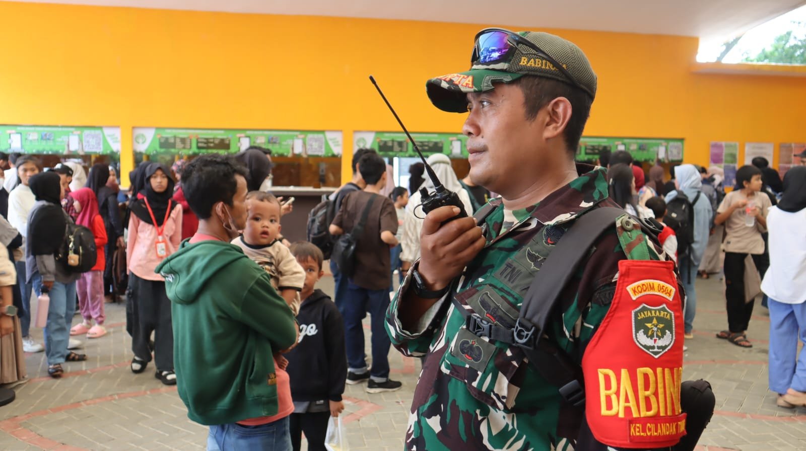 Libur Panjang Nataru, Kodim 0504/Jakarta Selatan Bantu Pengamanan Ragunan