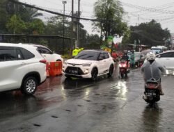 Hujan Deras Picu Kemacetan Parah di Sawangan dan Meruyung, Warga Keluhkan Perjalanan ke Sekolahepok