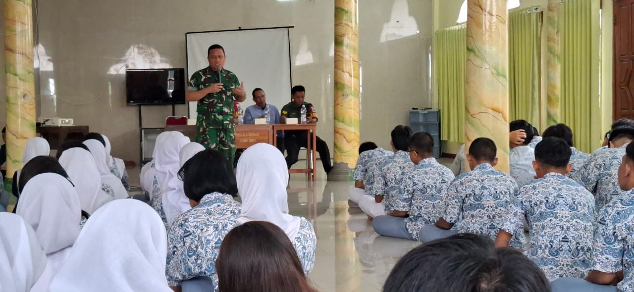 Koramil 06/Cimanggis Sosialisasikan Penerimaan Calon TNI AD di SMAN 4 Depok