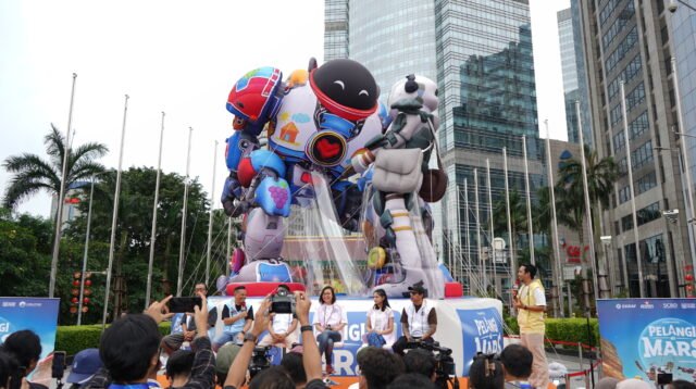 Balon Raksasa Film Pelangi di Mars Hiasi Langit SCBD Jelang Lebaran 2026