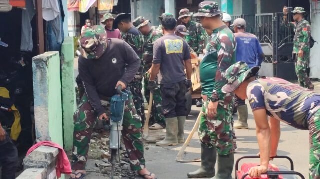 Hari Kedua TMMD Ke-127, Kodim 0508/Depok Genjot Pengerasan Jalan dan RTLH di Sukamaju