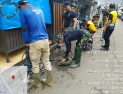 Di Bawah Langit Mendung, Harapan Mengalir dari Drainase Sukamaju