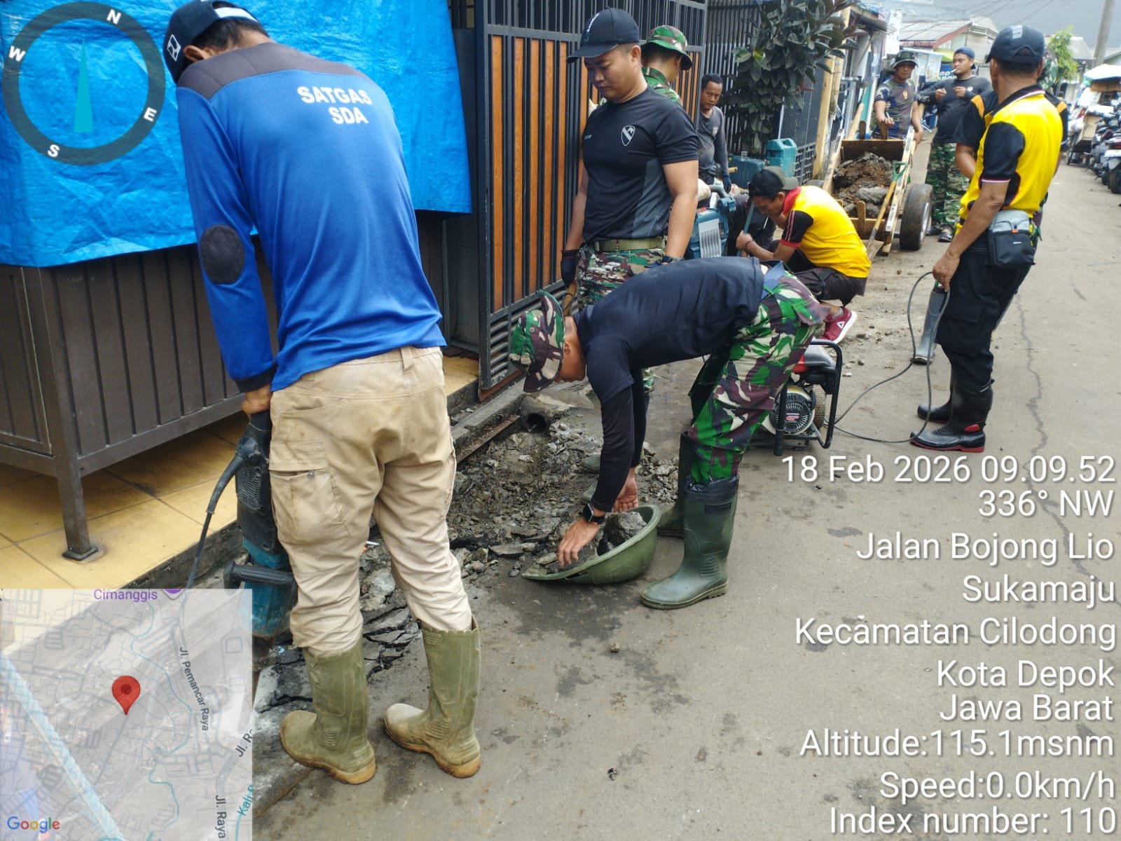 Di Bawah Langit Mendung, Harapan Mengalir dari Drainase Sukamaju