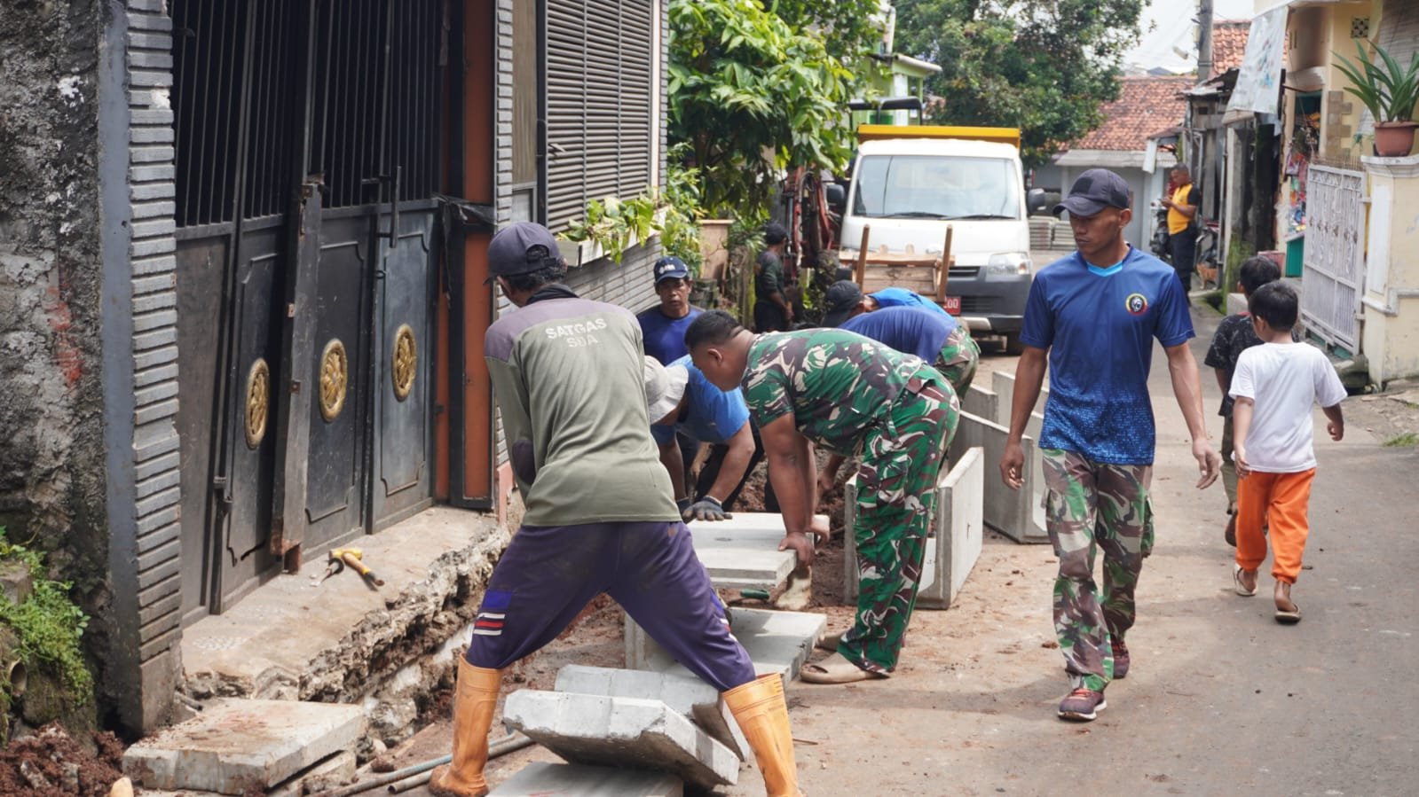 Kerja Tanpa Henti, Proyek Drainase TMMD Sukamaju Lampaui 60 Persen