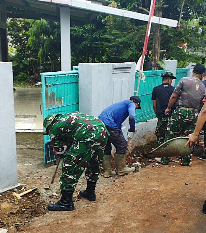 Atasi Genangan, Satgas TMMD Bangun Drainase 200 Meter di Cilodong