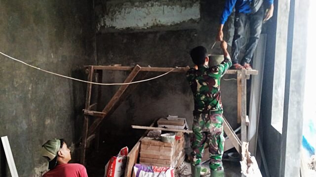 Air Mata Syukur Ibu Murdiana, Rumahnya Direhab TMMD Ke-127 Depok