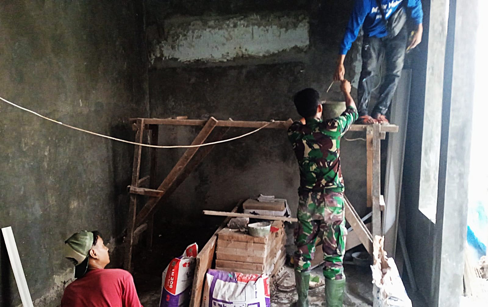 Air Mata Syukur Ibu Murdiana, Rumahnya Direhab TMMD Ke-127 Depok