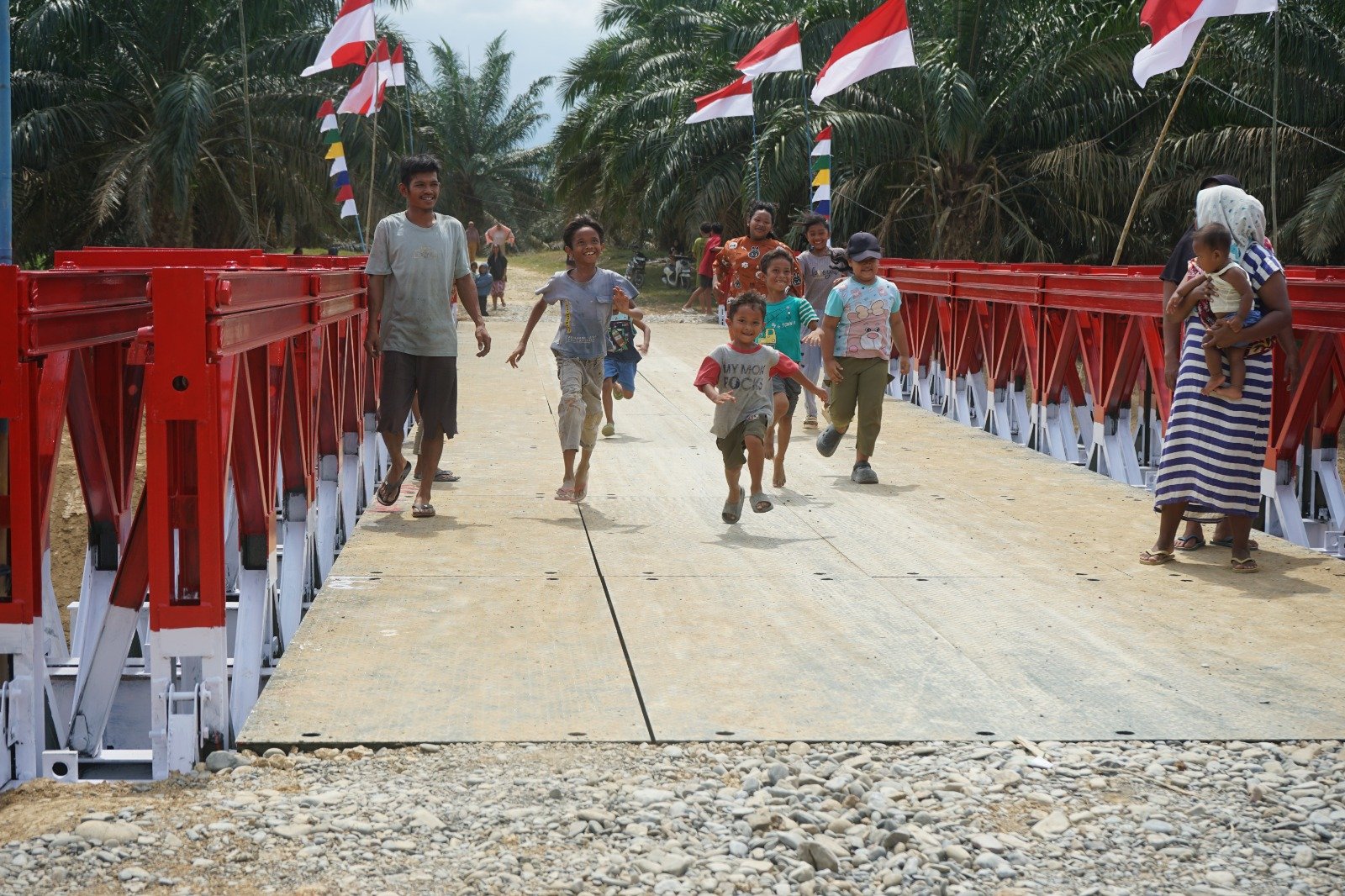 Jembatan Modular TNI AD Pulihkan Akses Vital Aceh Tamiang