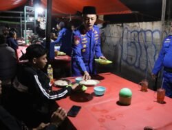 Kasat Polairud Polres Kepulauan Seribu Sahur Bersama Warga Pesisir di Bulan Ramadhan