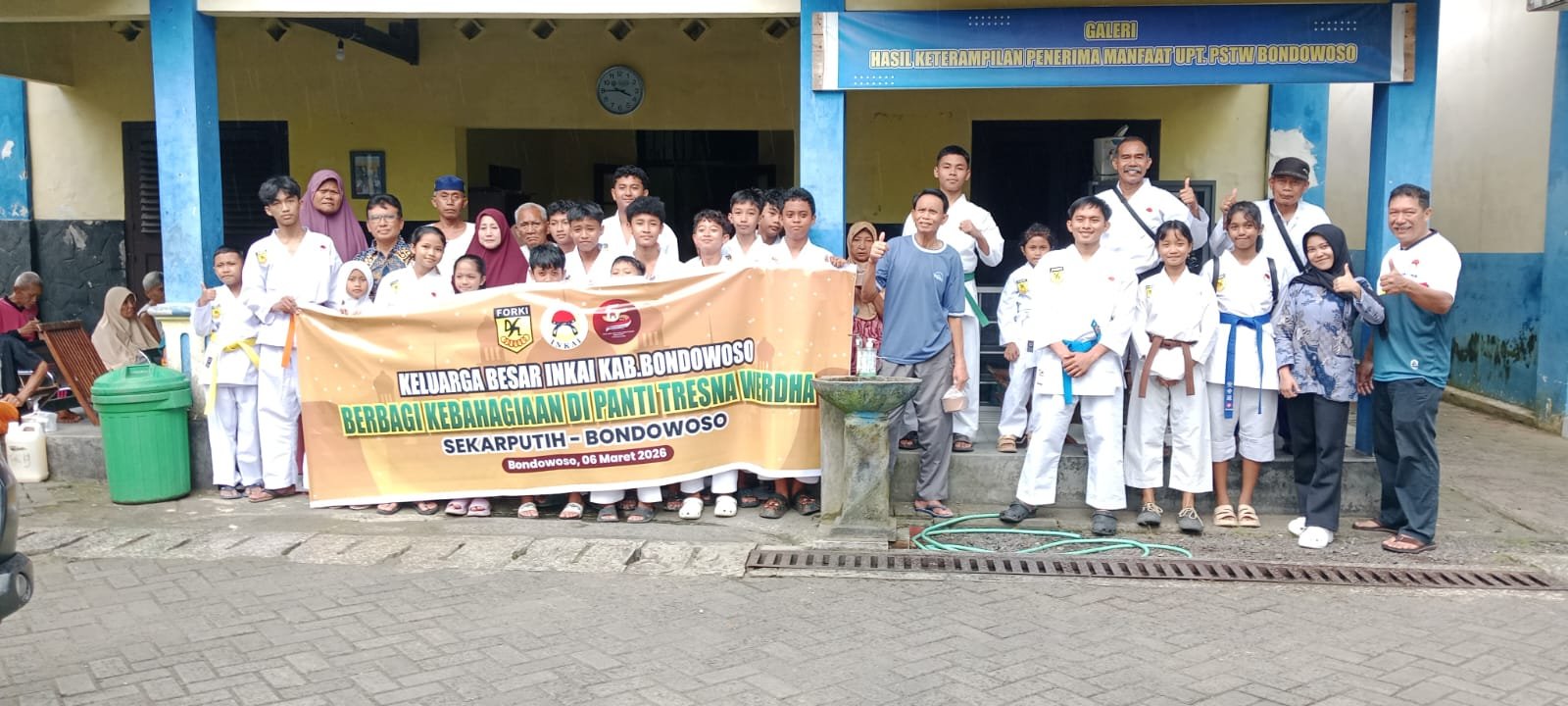 Keluarga Besar INKAI Bondowoso Berbagi Pada Panti Jompo Tresna Werdha