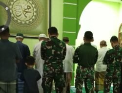 Ramadan di Lokasi TMMD, TNI dan Warga Sukamaju Tarawih Berjamaah