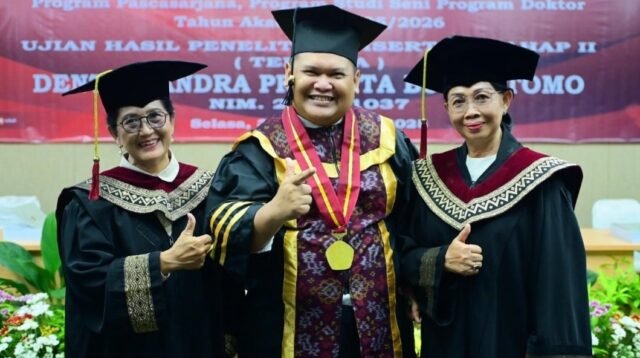 Denta Raih Lulusan Terbaik Gelar Doktor Program Seni di ISI Bali