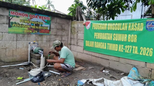 Meski Diguyur Hujan, Satgas TMMD Tetap Kebutan Pembangunan Sumur Bor