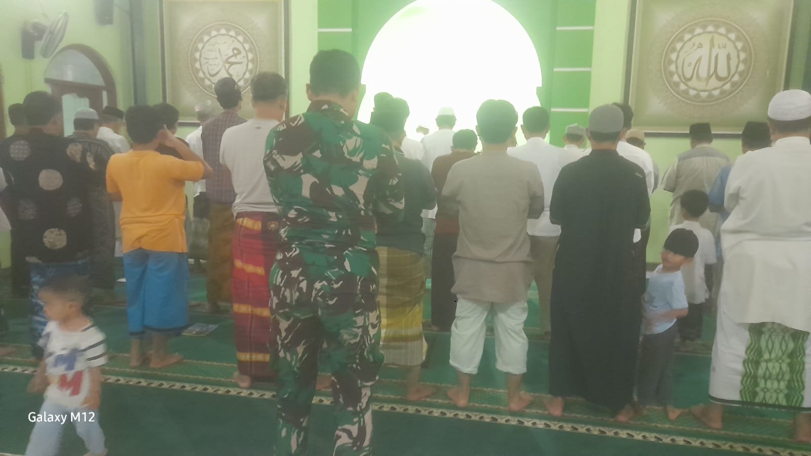 Ramadan Penuh Kebersamaan, Satgas TMMD Tarawih Bersama Warga