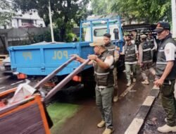 Operasi Ramadan, Satpol PP Jaksel Jangkau Keluarga PPKS di Tebet