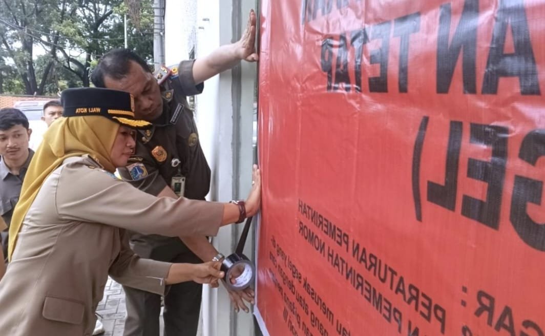 Bandel! Arena Padel di Lahan RTH Kembangan Akhirnya Disegel Permanen