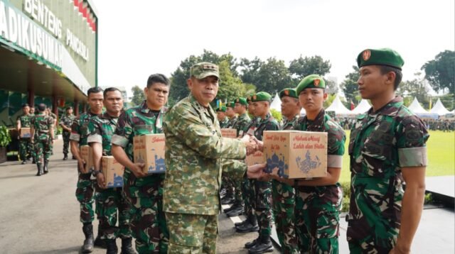Pangdam Jaya Buka Bazar Murah, Salurkan Bingkisan Ramadan untuk Prajurit dan Warakawuri