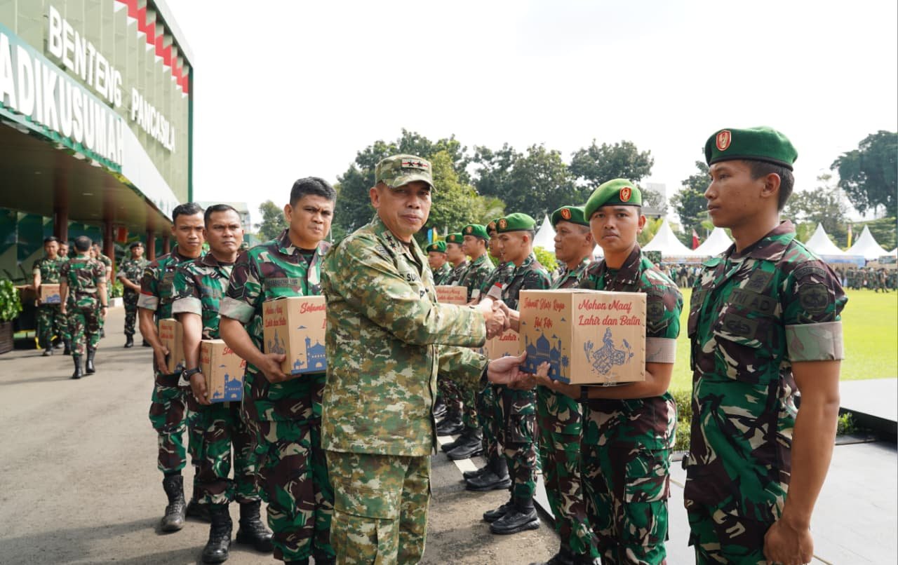 Pangdam Jaya Buka Bazar Murah, Salurkan Bingkisan Ramadan untuk Prajurit dan Warakawuri