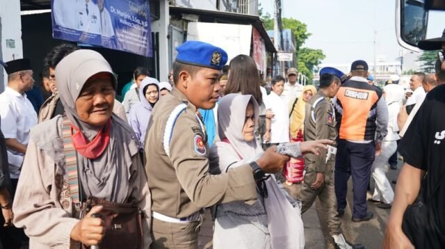 Wali Kota Jaktim Berangkatkan 250 Tunanetra Mudik Gratis ke Jateng, Jabar, dan Yogyakarta