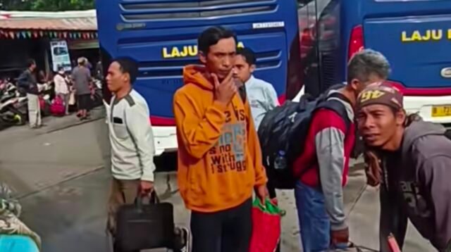 Arus Balik Mulai Ramai, 915 Penumpang Tiba di Terminal Lebak Bulus