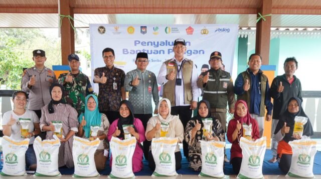 BULOG Tancap Gas Salurkan Bantuan Pangan ke Kepulauan, Warga Sumringah