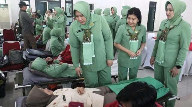 Persit KCK Koorcab Rem 052/PD Jaya Gelar Donor Darah Serentak, Libatkan 250 Peserta