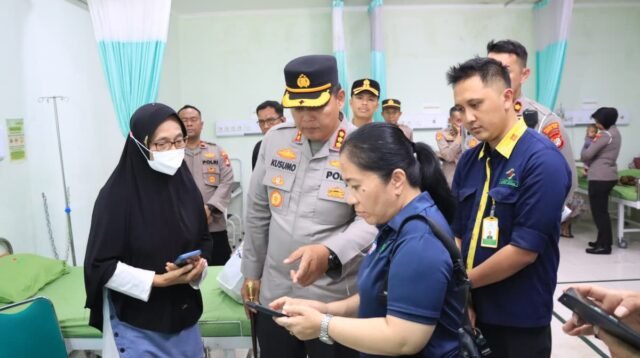 Empati Polri, Kapolres Bekasi Kota Jenguk Korban Kebakaran SPBE Cimuning
