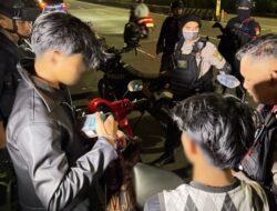 Patroli Brimob Polda Metro Jaya Bubarkan Pesta Miras dan Tindak Pelanggaran Remaja di Jaktim