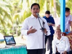 Viva Yoga Serahkan SHM, Soroti Masalah Tumpang Tindih Lahan