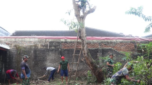 Korem 051/Wijayakarta Mulai Rehab Panti Asuhan di Sawangan, Awali dengan Pembersihan Lahan