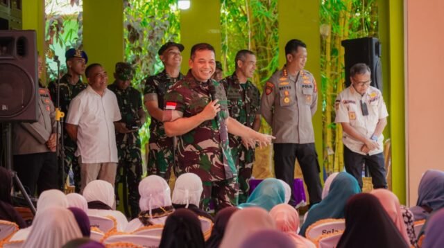 WhatsApp Image 2026-04-15 at 20.46.34 Pangdam XV/Pattimura Hadir Tanpa Jarak Dengan Masyarakat, Dialog Langsung Jadi Senjata Redam Konflik