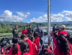 Anak-Anak Ambon Antusias Kunjungi KRI Teluk Palu 523, Kenal Lebih Dekat TNI AL